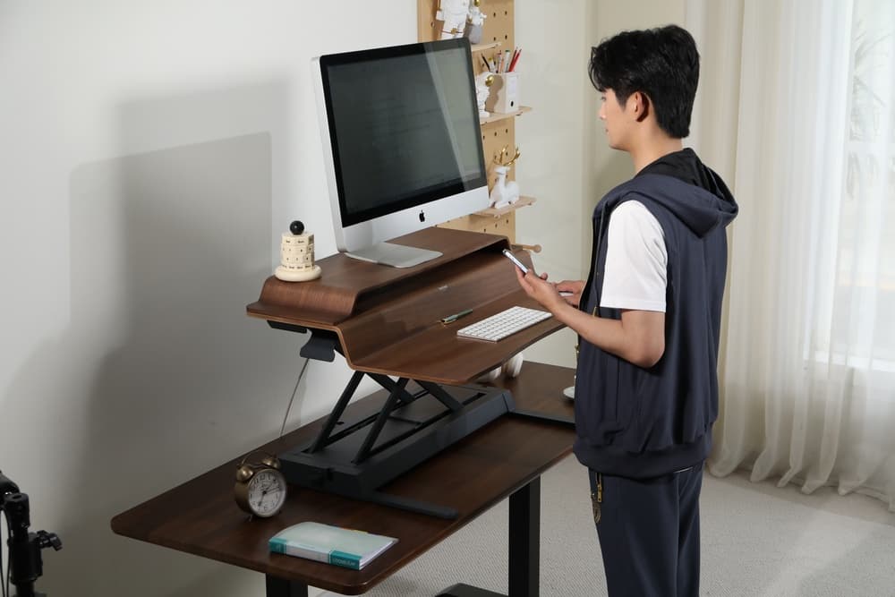小户型是否值得使用电脑桌上桌?明确结论与条件